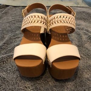 Tommy Hilfiger White Wedge Sandals. Sz 8